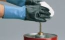 Găng tay chống hóa chất và một số loại găng tay chống hóa chất phổ biến
